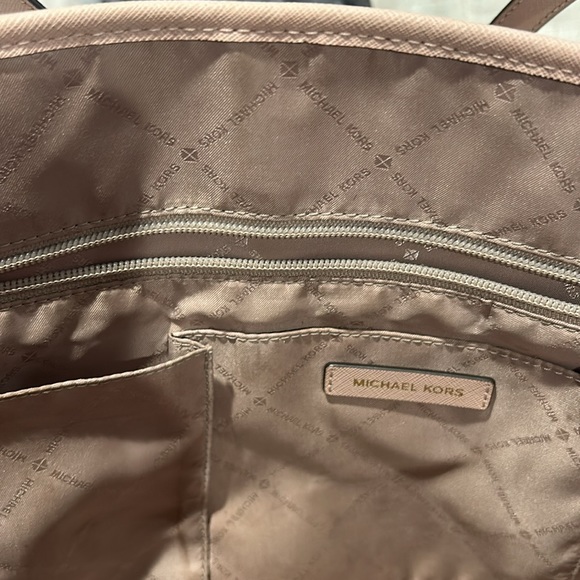 Michael Kors Pink Large Tote Bag and Matching Wallet - Picture 6 of 11